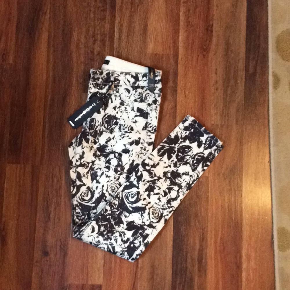 Bebe Etched Floral Icon Skinny Jeans Size 28